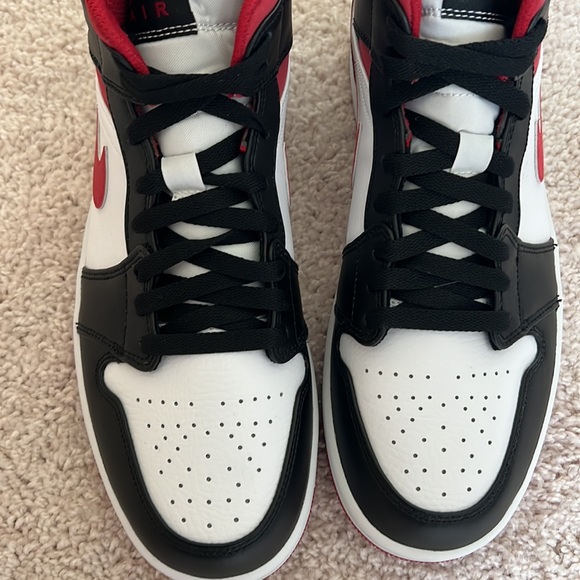 Jordan 1 Mid - Picture 8 of 10